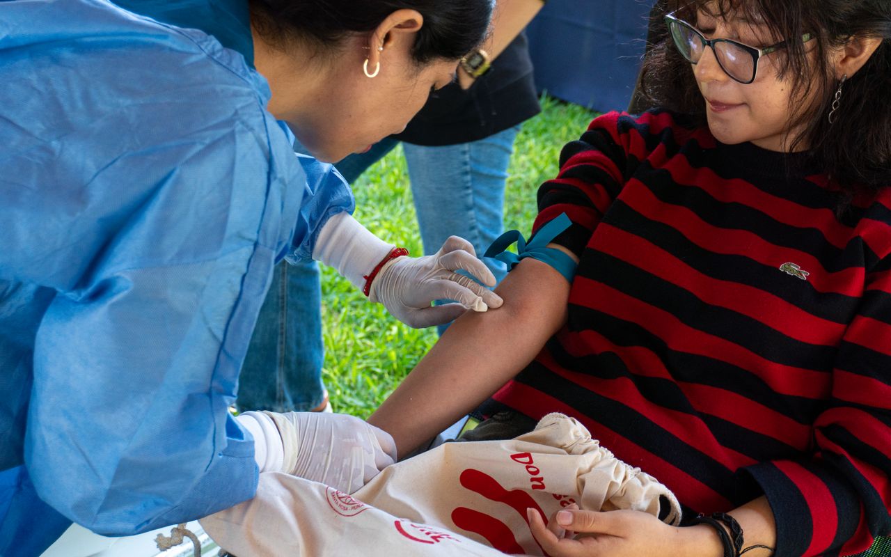 services-01 A donor giving blood at an outdoor donation event in Piura, Peru.